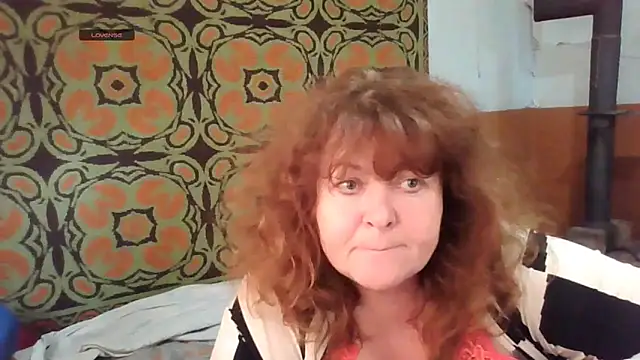 Snapshot of RoseRed69 chatting on 10/21/25, 06:03 RoseRed69 online show from 10/21/25, 06:03