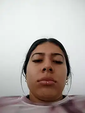 Snapshot of caro_sweett chatting on 12/15/24, 01:00 caro sweett online show from 12/15/24, 01:00