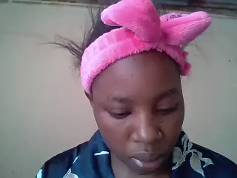Snapshot of Queen_loveer chatting on 02/14/25, 09:24 Queen loveer online show from 02/14/25, 09:24