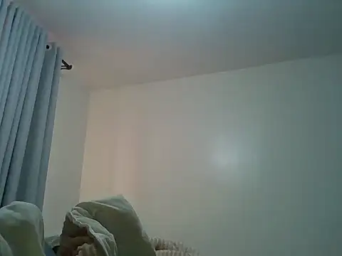 Queen loveer online show from 12/17/25, 07:58