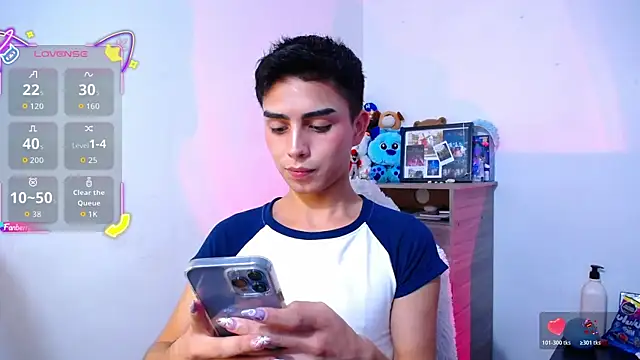 OwenBluee online show from 11/17/25, 05:52