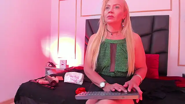 AnastasiaTaylor  online show from 04/14/26, 08:04