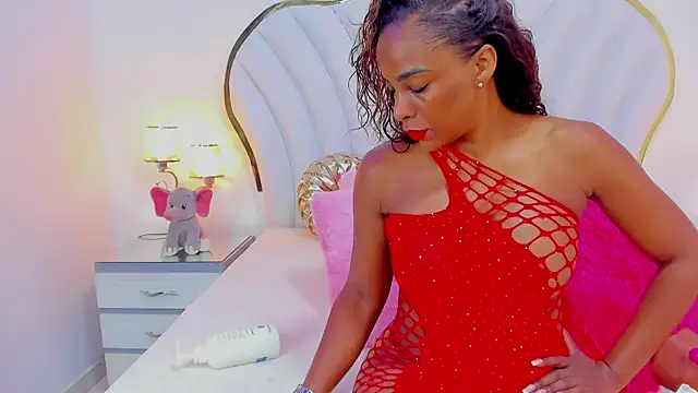 Snapshot of IsabellaKanned chatting on 02/08/25, 01:44 IsabellaKanned online show from 02/08/25, 01:44