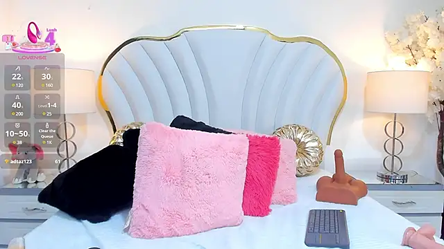 Snapshot of IsabellaKanned chatting on 03/19/25, 04:55 IsabellaKanned online show from 03/19/25, 04:55