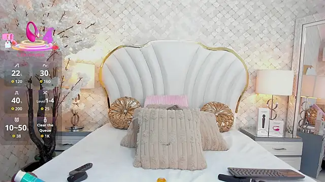 Snapshot of IsabellaKanned chatting on 10/07/25, 02:03 IsabellaKanned online show from 10/07/25, 02:03