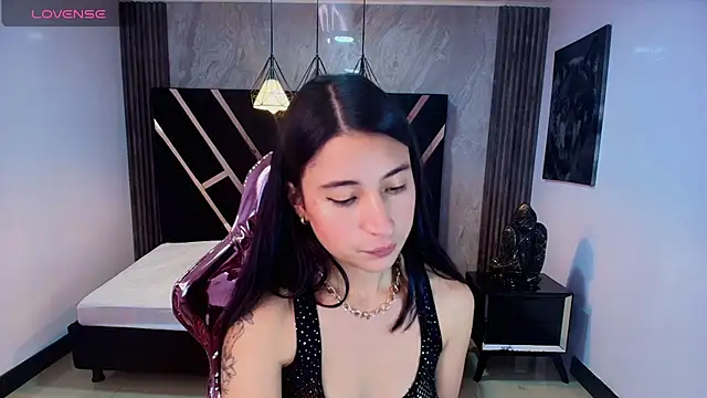 lizzyluk ch online show from 02/13/25, 05:11