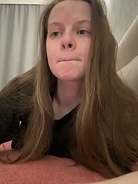 Snapshot of wrenlie chatting on 12/19/25, 05:42 wrenlie online show from 12/19/25, 05:42