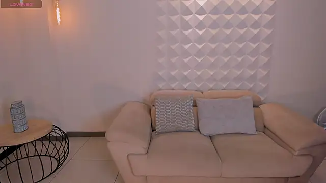 Snapshot of MariaHerrera_ chatting on 10/15/25, 09:04 MariaHerrera online show from 10/15/25, 09:04