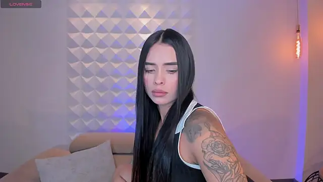 Snapshot of MariaHerrera_ chatting on 10/19/25, 05:24 MariaHerrera online show from 10/19/25, 05:24