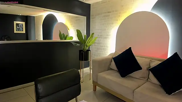 Snapshot of MariaHerrera_ chatting on 11/18/25, 09:41 MariaHerrera online show from 11/18/25, 09:41