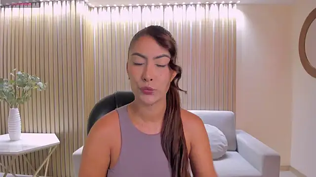 ArianaDumont online show from 06/01/26, 11:12