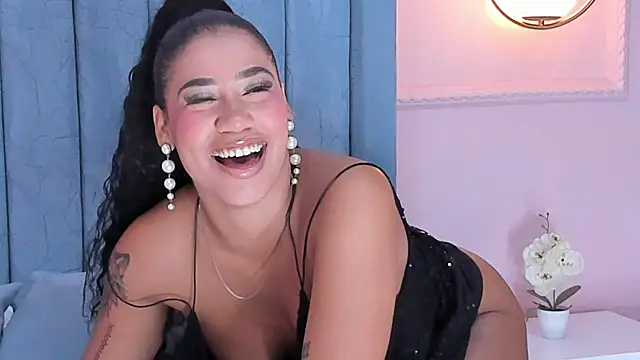 Salome Diaz  online show from 02/06/25, 04:10