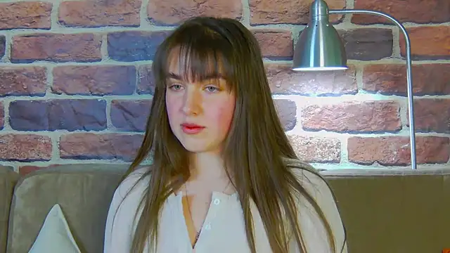 Sofia Hugs online show from 02/06/26, 07:17