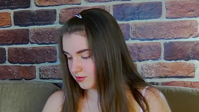 Snapshot of Sofia_Hugs chatting on 03/21/26, 05:16 Sofia Hugs online show from 03/21/26, 05:16