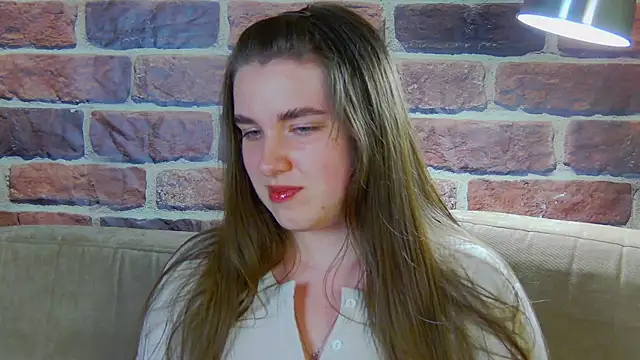 Snapshot of Sofia_Hugs chatting on 04/19/26, 05:45 Sofia Hugs online show from 04/19/26, 05:45