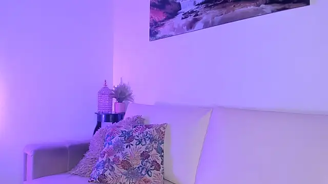 Snapshot of azzahara069 chatting on 12/13/25, 08:36 azzahara069 online show from 12/13/25, 08:36