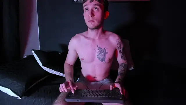 Dylanwhite23  online show from 10/29/25, 08:21