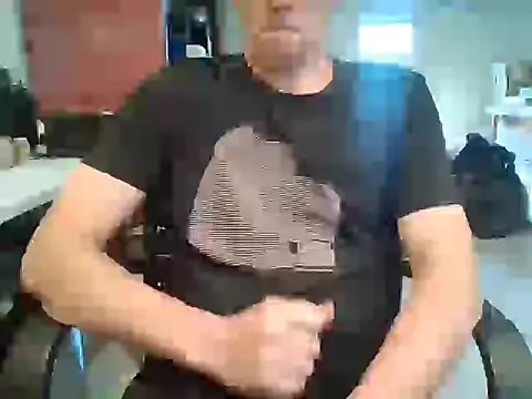 Raimundo1971 online show from 12/18/25, 02:23