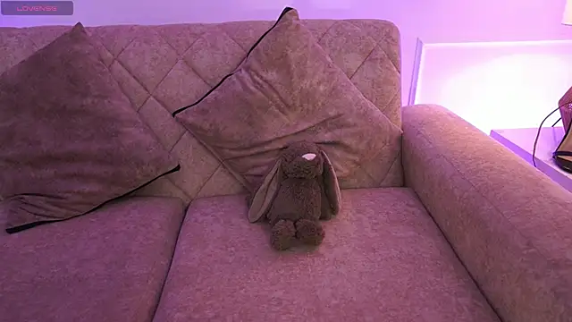 Snapshot of Anybuny chatting on 04/08/26, 11:32 Anybuny online show from 04/08/26, 11:32