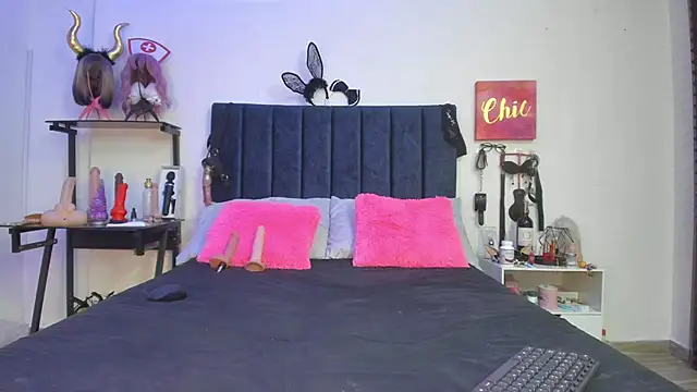 emmily giraldo online show from 12/18/24, 02:17