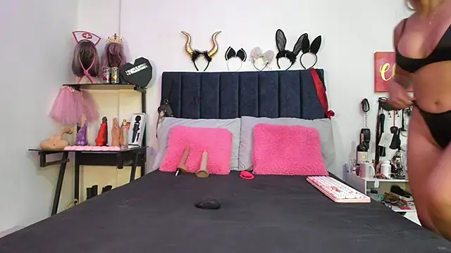 Snapshot of emmily_giraldo chatting on 05/21/26, 12:56 emmily giraldo online show from 05/21/26, 12:56