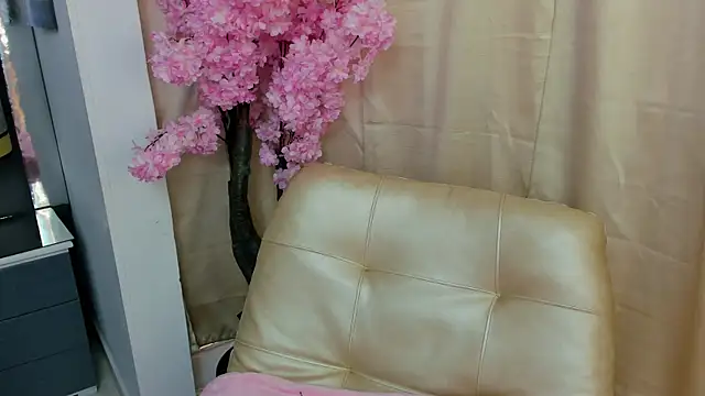 Snapshot of _cat_18 chatting on 01/16/25, 01:47  cat 18 online show from 01/16/25, 01:47
