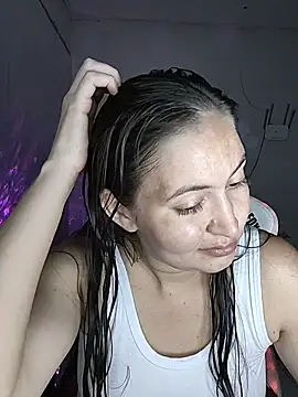 Snapshot of dani123unica chatting on 11/12/25, 03:45 dani123unica online show from 11/12/25, 03:45