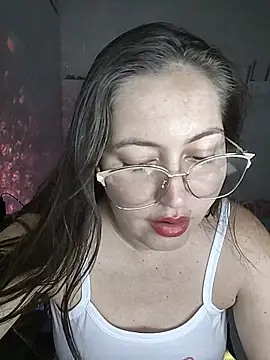 Snapshot of dani123unica chatting on 11/28/25, 10:45 dani123unica online show from 11/28/25, 10:45