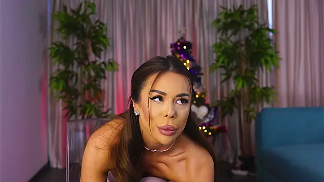 Snapshot of MissKiarra chatting on 12/13/24, 06:00 MissKiarra online show from 12/13/24, 06:00