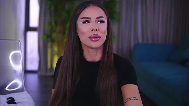 Snapshot of MissKiarra chatting on 03/19/25, 04:36 MissKiarra online show from 03/19/25, 04:36