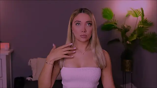 Jessielle online show from 11/18/25, 12:20