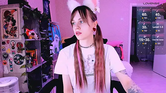 NaniMoore online show from 03/04/25, 08:16