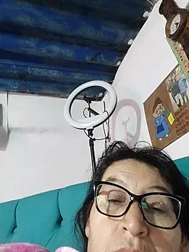 Snapshot of clarita_01 chatting on 04/23/26, 12:29 clarita 01 online show from 04/23/26, 12:29