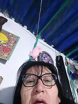 Snapshot of clarita_01 chatting on 05/08/26, 10:09 clarita 01 online show from 05/08/26, 10:09