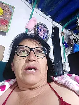 Snapshot of clarita_01 chatting on 05/19/26, 10:43 clarita 01 online show from 05/19/26, 10:43