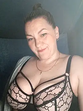 Snapshot of Ant0nina chatting on 04/15/26, 10:32 Ant0nina online show from 04/15/26, 10:32