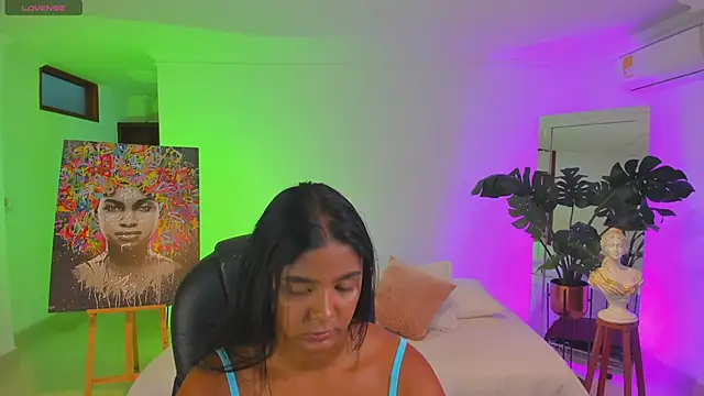 Snapshot of JANYLOVE__ chatting on 04/17/26, 10:51 JANYLOVE online show from 04/17/26, 10:51