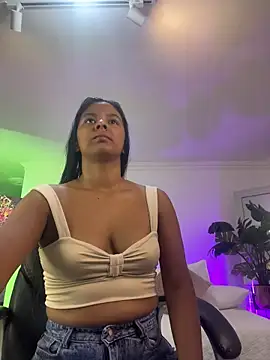 Snapshot of JANYLOVE__ chatting on 05/18/26, 10:54 JANYLOVE online show from 05/18/26, 10:54