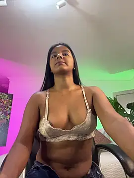 Snapshot of JANYLOVE__ chatting on 05/25/26, 10:54 JANYLOVE online show from 05/25/26, 10:54