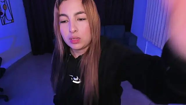 Snapshot of SusyAmis chatting on 12/20/25, 03:02 SusyAmis online show from 12/20/25, 03:02