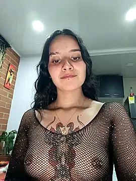 Snapshot of _vaness chatting on 12/14/24, 06:13 vaness online show from 12/14/24, 06:13