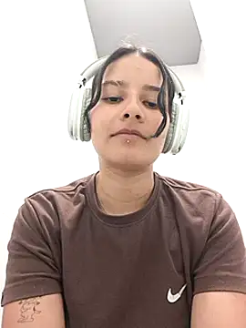 Snapshot of _vaness chatting on 01/03/25, 08:10 vaness online show from 01/03/25, 08:10