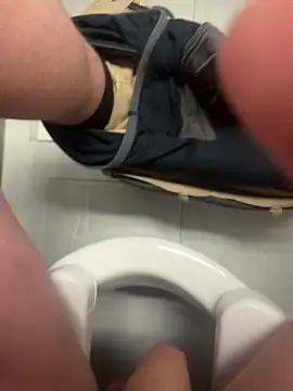 Snapshot of Bolo23693 chatting on 11/19/25, 03:23 Bolo23693 online show from 11/19/25, 03:23