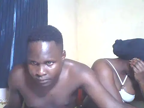 Snapshot of Dark_Queenchocolate chatting on 10/18/25, 08:31 Dark Queenchocolate online show from 10/18/25, 08:31