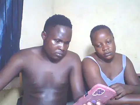 Snapshot of Dark_Queenchocolate chatting on 10/19/25, 08:31 Dark Queenchocolate online show from 10/19/25, 08:31