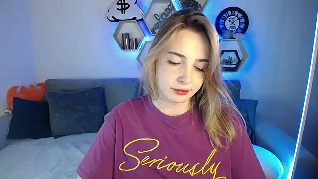 Snapshot of SabrinViolet chatting on 12/22/24, 12:16 SabrinViolet online show from 12/22/24, 12:16