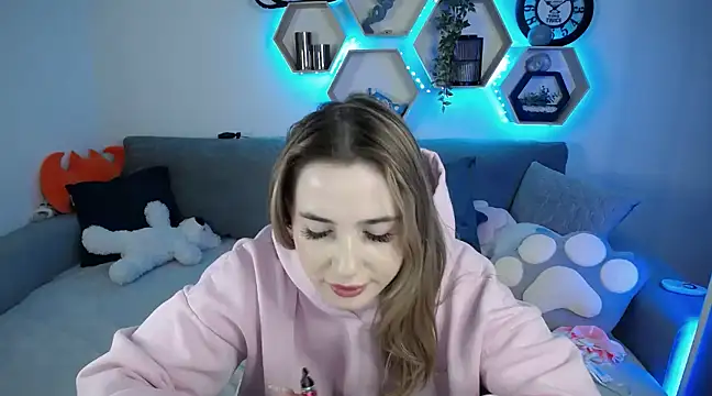 Snapshot of SabrinViolet chatting on 02/07/25, 12:06 SabrinViolet online show from 02/07/25, 12:06
