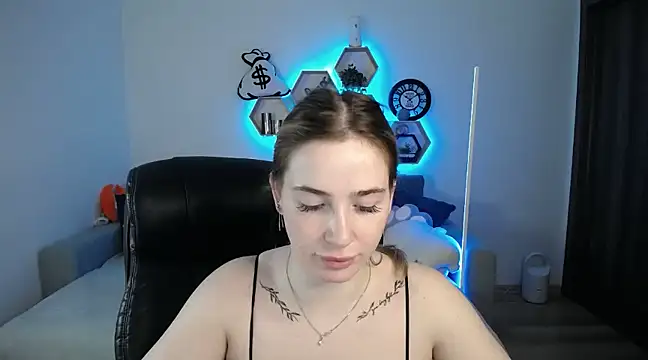 Snapshot of SabrinViolet chatting on 03/09/25, 09:13 SabrinViolet online show from 03/09/25, 09:13