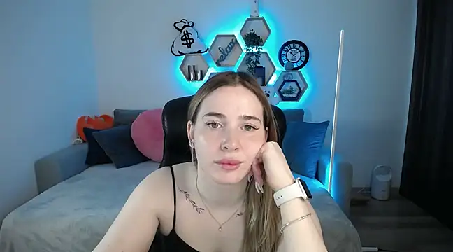 Snapshot of SabrinViolet chatting on 03/12/25, 09:02 SabrinViolet online show from 03/12/25, 09:02