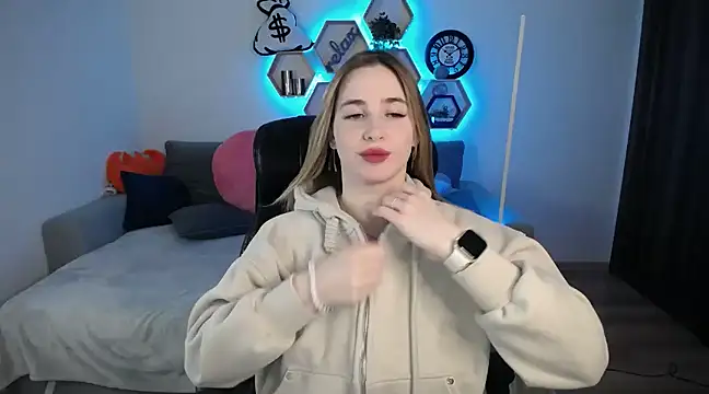 Snapshot of SabrinViolet chatting on 03/18/25, 09:09 SabrinViolet online show from 03/18/25, 09:09